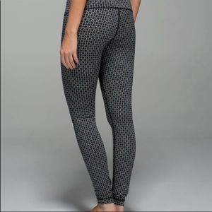Lululemon wunder under Leggings, Black & Gray, Size 6